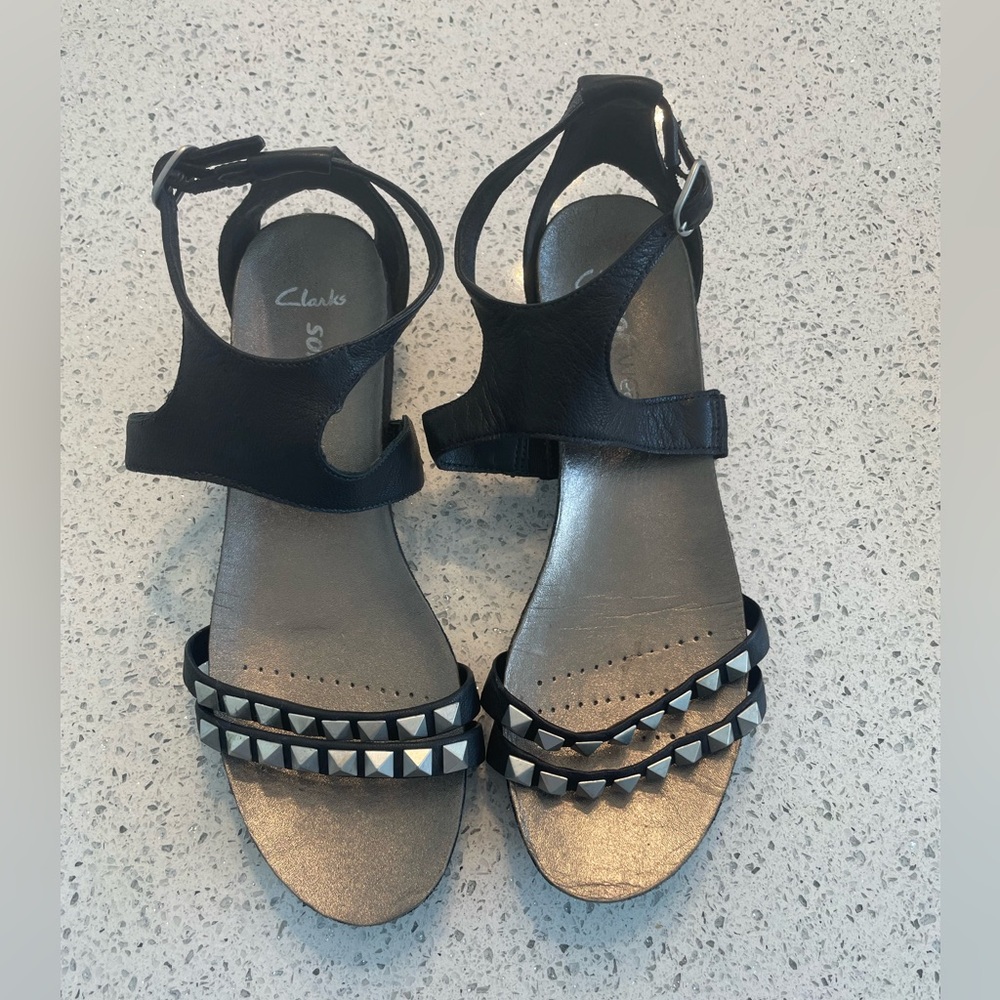 Clarks Soft-wear Black and Silver Minimalist Sandals US 7.5/UK 5.5